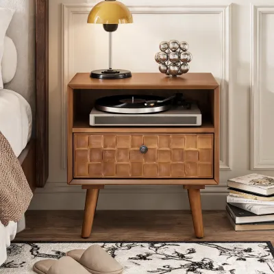 22" Mid-Century Modern Wood Nightstand with Carved Geometric Drawer Front, 1 Drawer and Open Shelf, Solid Wood Legs, Bedside Table for Bedroom