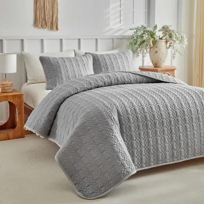 Gray Diamond-Stitched Ultrasonic Microfiber Quilt Set with Scalloped Edge
