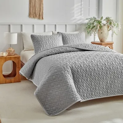 Gray Diamond-Stitched Microfiber Ultrasonic Quilt Set with Pillow Shams